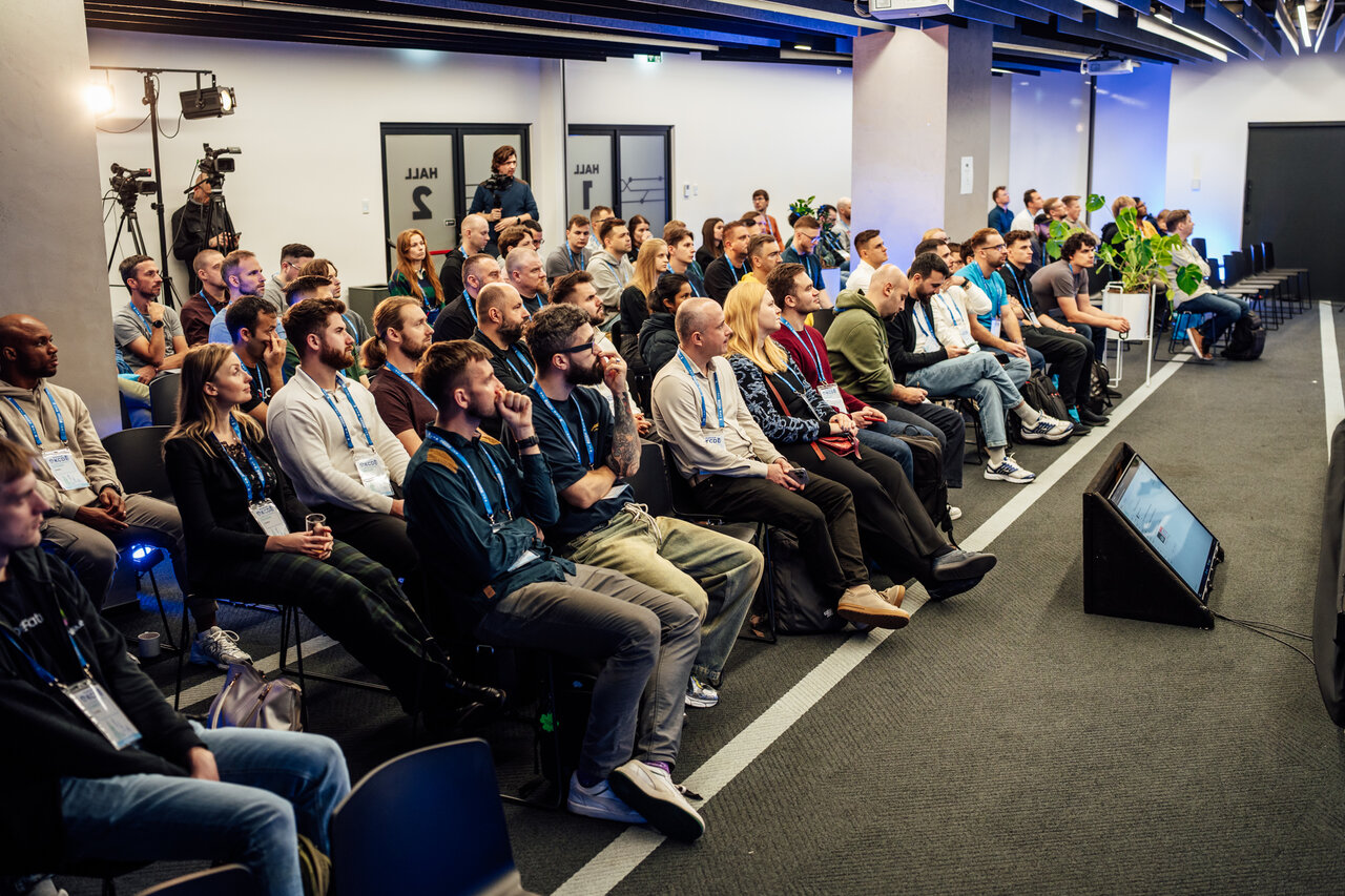Full audience in session room